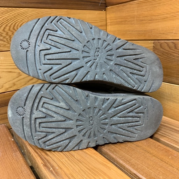 UGG Classic Short Sheepskin Brown Leather Boots - Picture 5 of 8